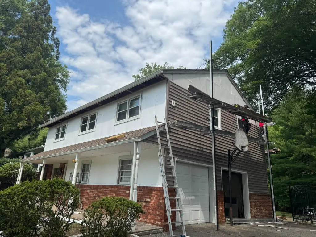 Siding contractor in Andover, NJ at work
